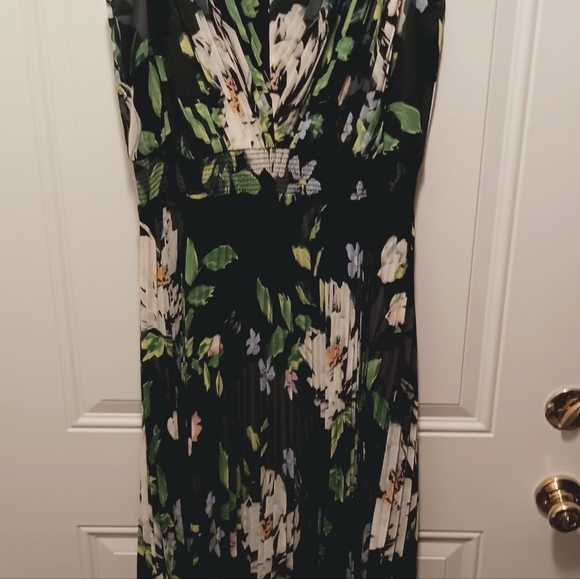 WHBM| NWT Dark Floral Sleeveless Smocked Waist Lined Pleated Midi Dress Sz. 8 - Picture 8 of 13